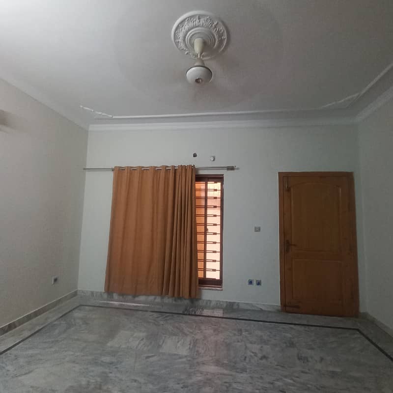 G11 FULL HOUSE FOR RENT CONER GOOD LOCTION 6