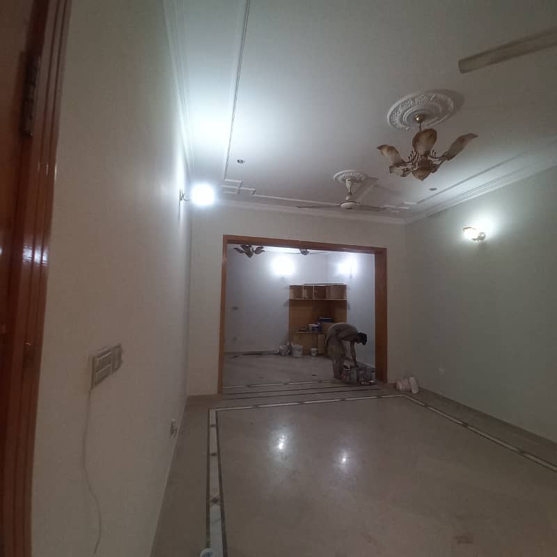 G11 FULL HOUSE FOR RENT CONER GOOD LOCTION 10