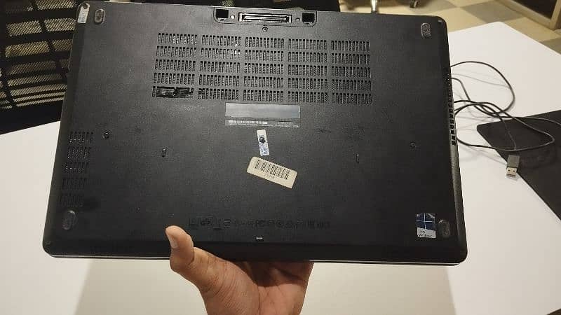 Dell Latitude E5570 2