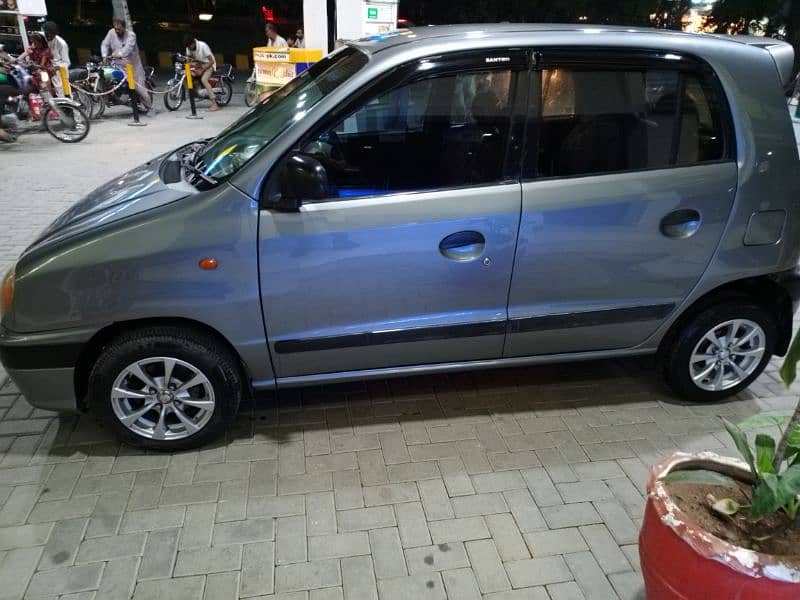 Hyundai Santro 2004,non accidental,read full before contact,Family use 3