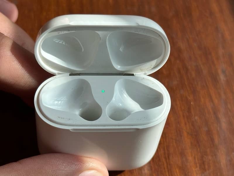 Apple AirPods - Charging Case / Charging Box Only (1st/2nd Generation) 2