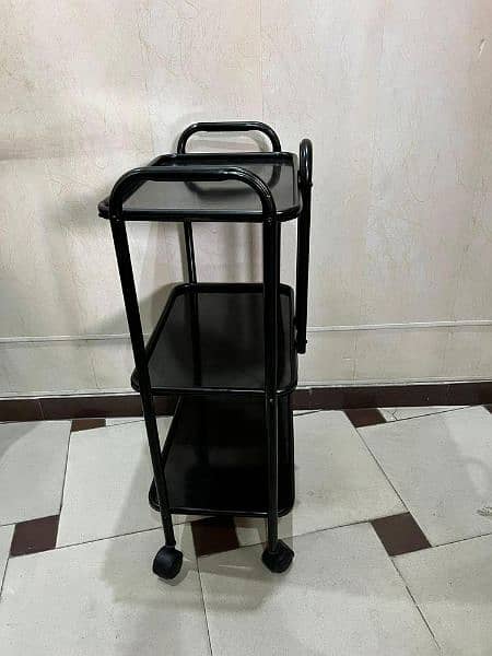 Moveable trolley/side table with 3 treys 5