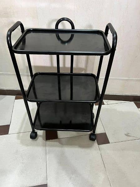 Moveable trolley/side table with 3 treys 6