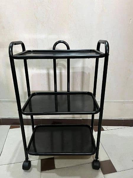 Moveable trolley/side table with 3 treys 7