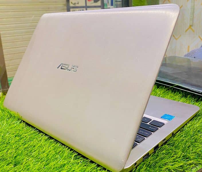 ASUS E403SA vivobook laptop 4