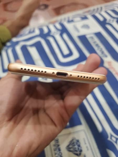 iPhone 8 Plus golden 64gb 3