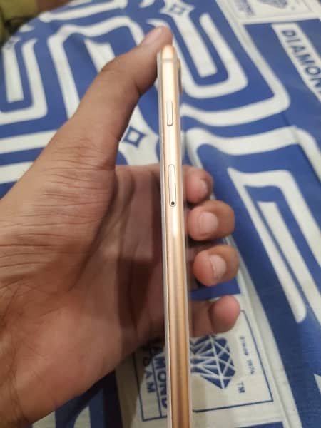 iPhone 8 Plus golden 64gb 4