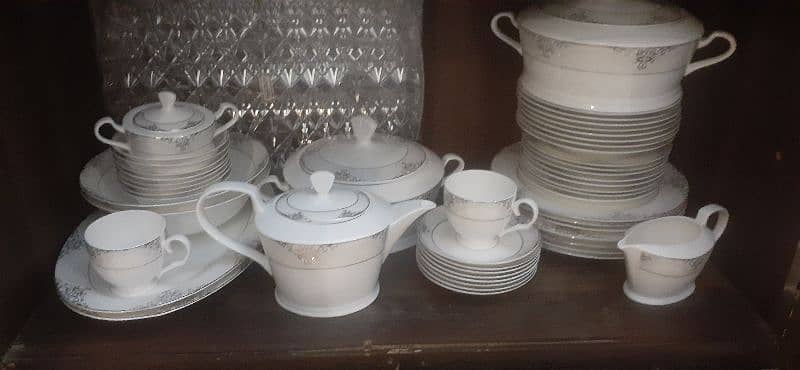 61 pieces, Dinner set and Tea set made in Korea, 2