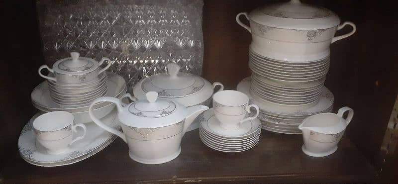 61 pieces, Dinner set and Tea set made in Korea, 3