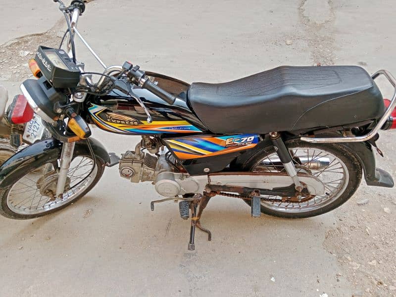 Express bike sell condition Good 10/9 pic me dekh skty hy 3