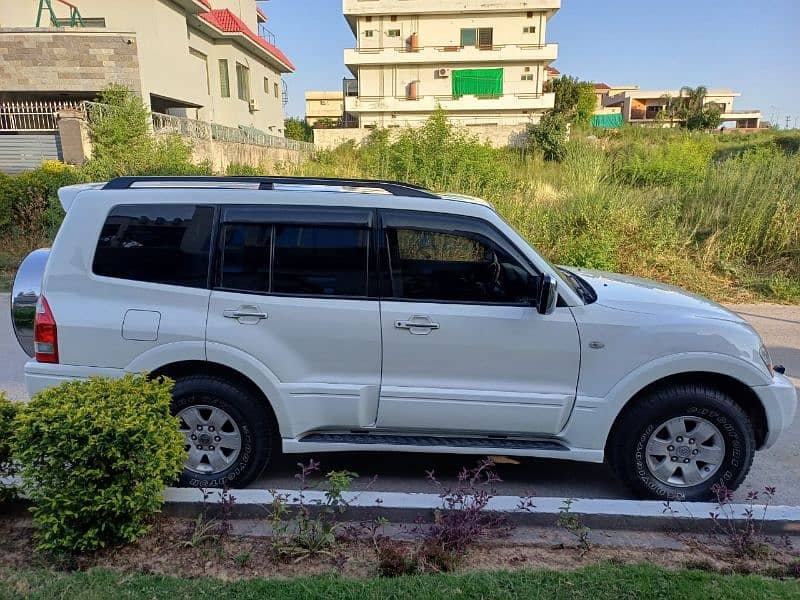 Mitsubishi Pajero 2003 1