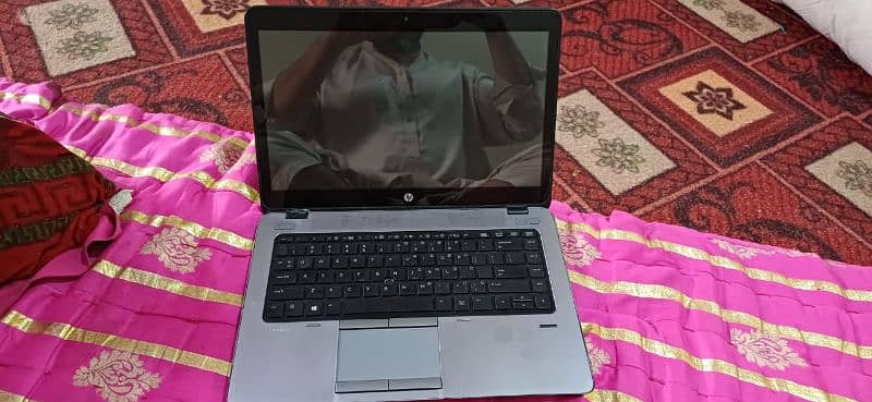 Laptop hp core i5 4th
4gb 512 hard 
Touch 1