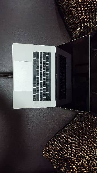 MACBOOK PRO (2017) Core i7 (16/512GB SSD) 4GB Graphics (4k Retina) 1