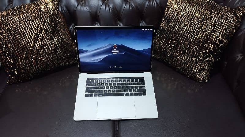 MACBOOK PRO (2017) Core i7 (16/512GB SSD) 4GB Graphics (4k Retina) 3