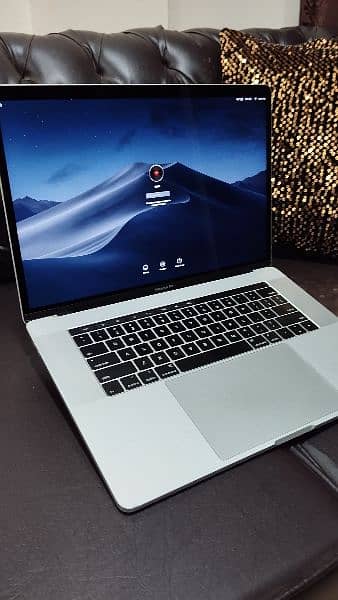 MACBOOK PRO (2017) Core i7 (16/512GB SSD) 4GB Graphics (4k Retina) 4