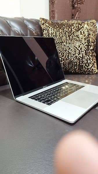 MACBOOK PRO (2017) Core i7 (16/512GB SSD) 4GB Graphics (4k Retina) 10