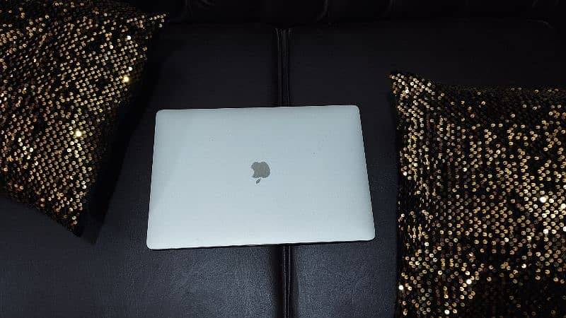 MACBOOK PRO (2017) Core i7 (16/512GB SSD) 4GB Graphics (4k Retina) 15