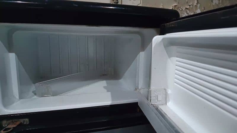 orient two door fridge 2