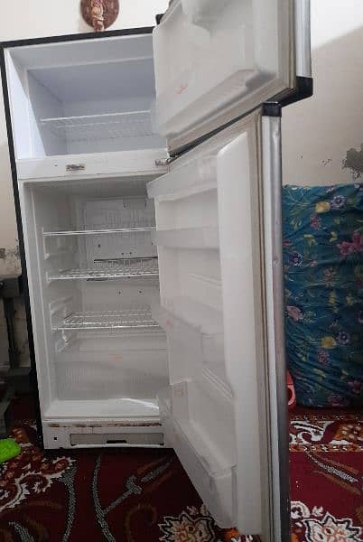 Singer Fridge For sale 1