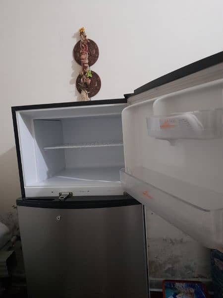 Singer Fridge For sale 2