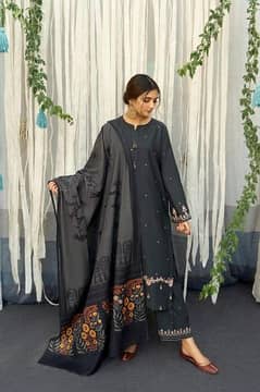 3 Pcs Women's Unstitched Lawn Embroidered Suit