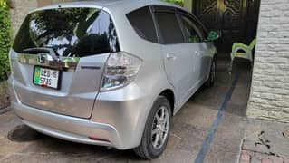 Honda Fit 2011 / 2015 Hybrid Genuine Paint with cruise control