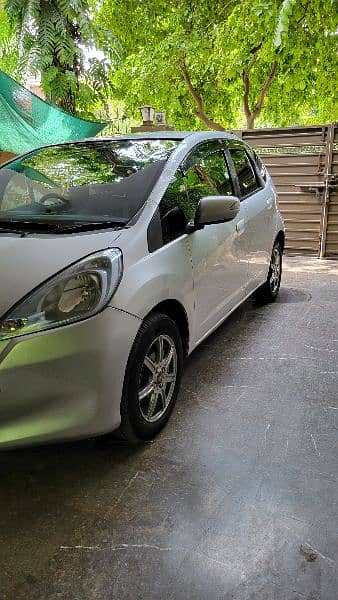 Honda Fit 2011 / 2015 Hybrid Genuine Paint with cruise control 5