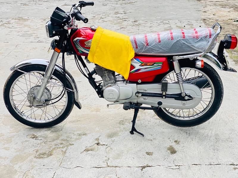 honda 125cc model 22 by 23 hay all ok hay isb ka golden num lega hay 1