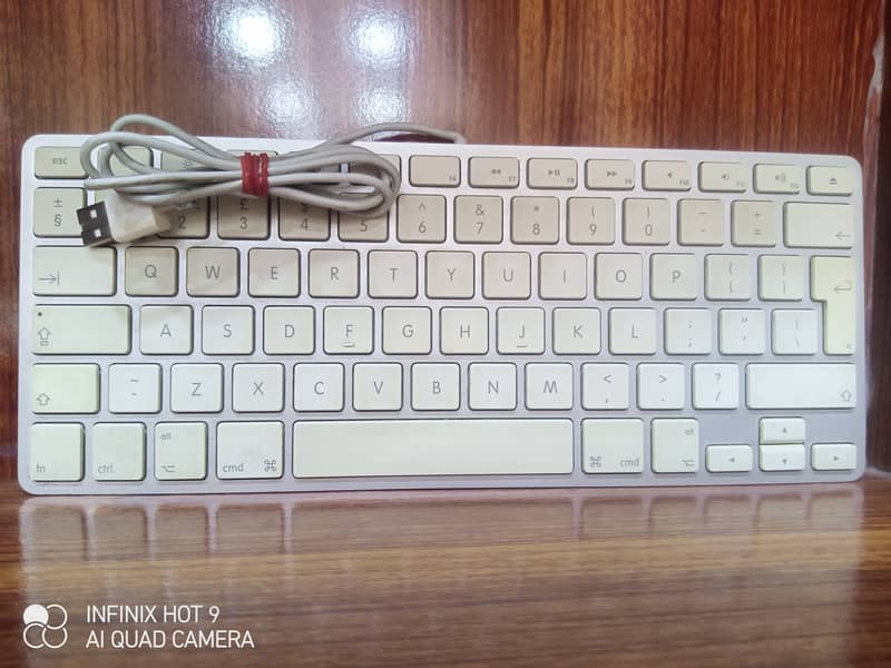 Apple white keyboard Model A1242 1