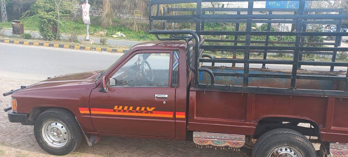 Toyota Hilux 1984 5