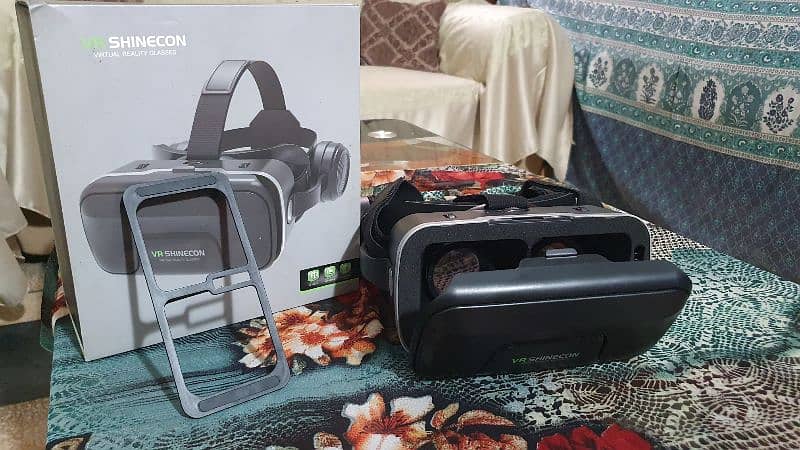 VR Shinecon Box With Headphones 6