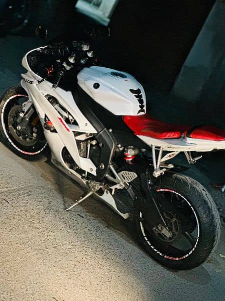 Yamaha R6 in good condition 4