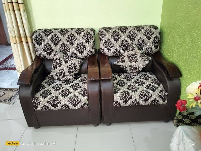 9 seater master ka sofa set good condition 4