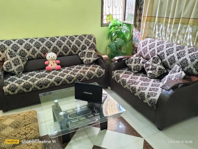 9 seater master ka sofa set good condition 10