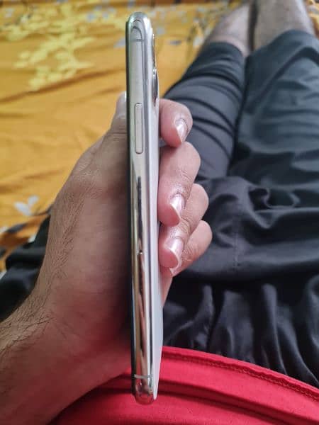 iphone 11 pro 64 gb non active white colour 2