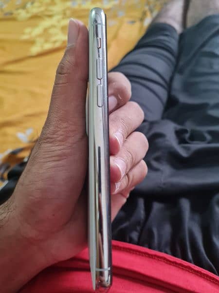 iphone 11 pro 64 gb non active white colour 3