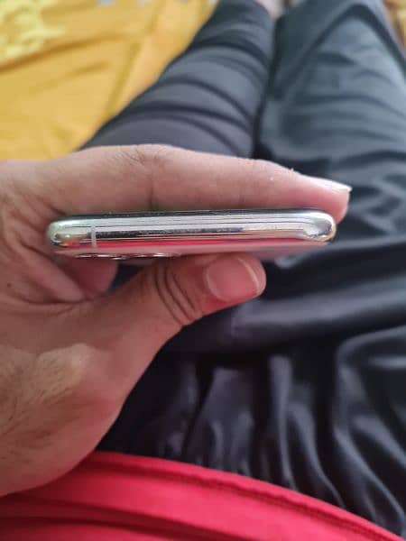 iphone 11 pro 64 gb non active white colour 5