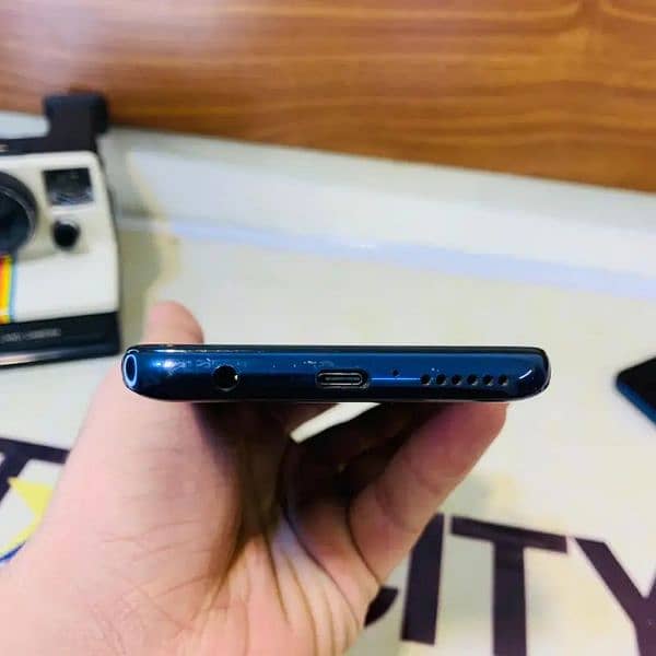 Selling Motorola one 5G 128 GB 2