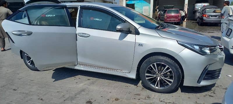 Toyota Corolla Altis 2017 16