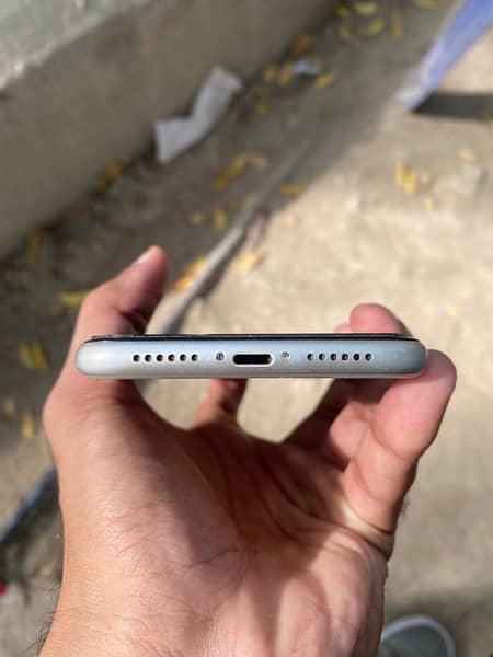 Iphone 11 64gb factory unlock. 9/10 3