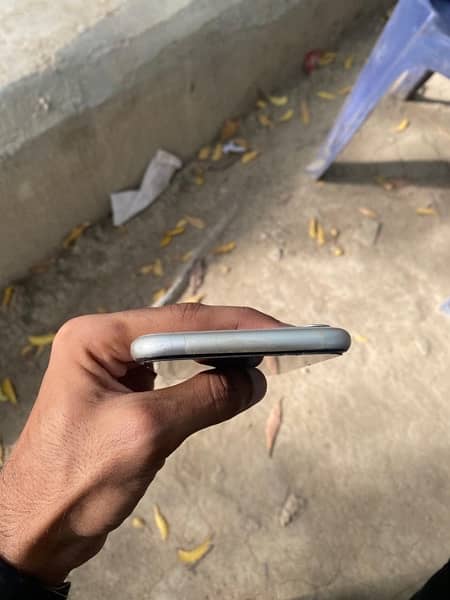 Iphone 11 64gb factory unlock. 9/10 5