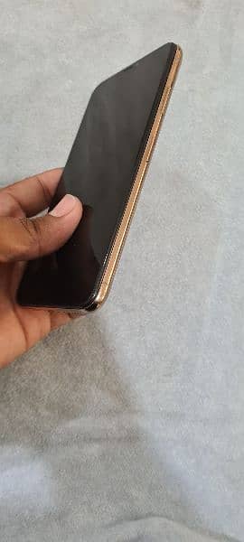 Iphone xs max 4 month sim used 3