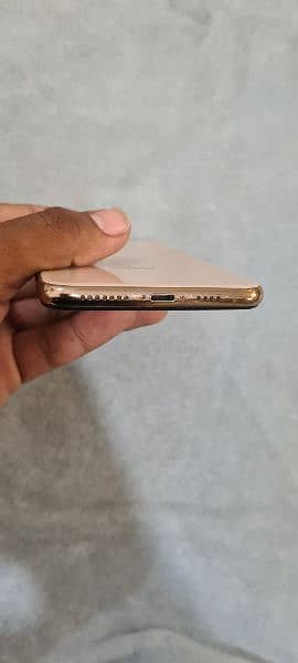 Iphone xs max 4 month sim used 7