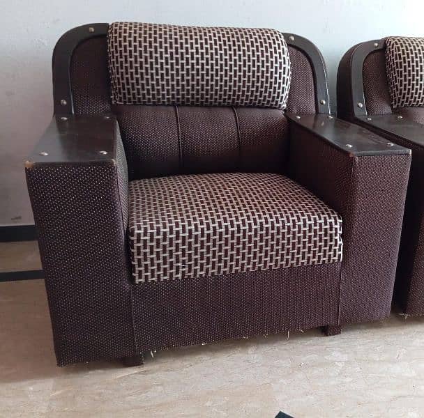 sofa set with excellent condition 2