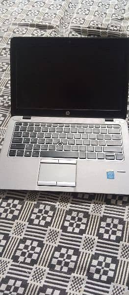 Hp Elite book 820 4