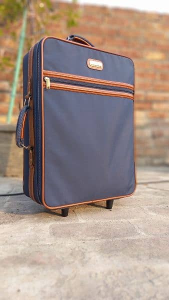 Stylish and Durable Luggage 0