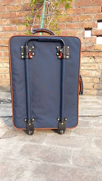 Stylish and Durable Luggage 5