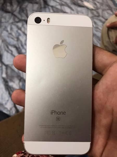 iPhone se 1st gen (non pta) 2016 model . whatsapp number:03277640100 3