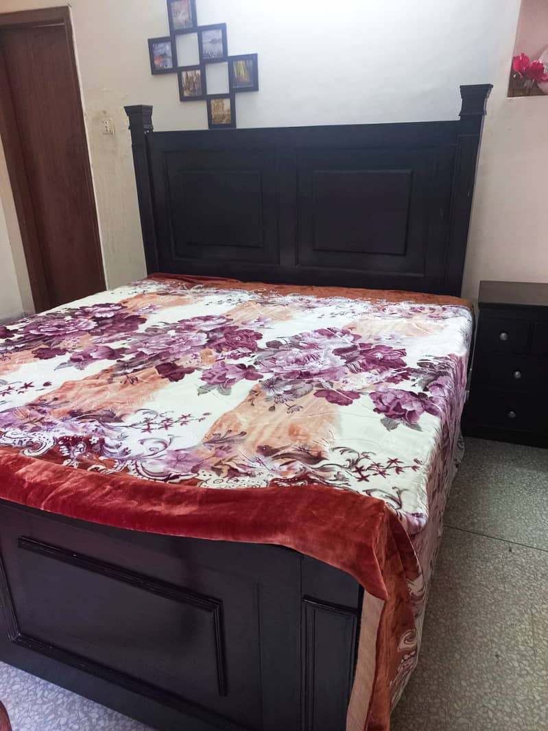 Complete Bed set For Sale. Excellent Condition few months used 3