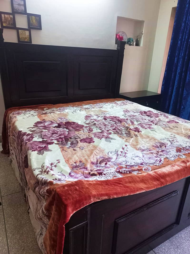 Complete Bed set For Sale. Excellent Condition few months used 1